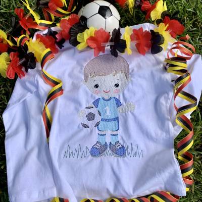 Stickdatei Fußball, Junge mit Ball in 3 Größen, Set 959