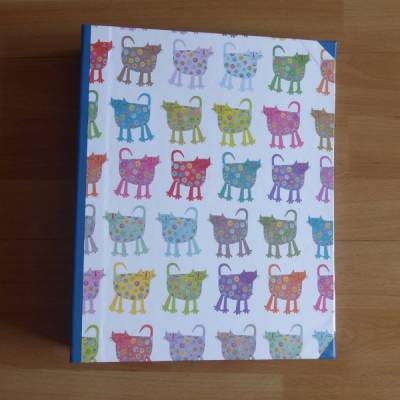 Handgefertigtes Ringbuch für DIN A4 aus Pappe, Papier und Buchleinen - Katzen