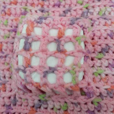 Rosaer Waschhandschuh mit Seifentasche.