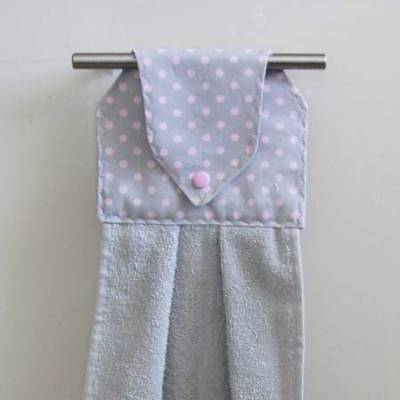 Praktisches Hängehandtuch für die Küche – Bunte Tupfen & Herzen – Ofenhandtuch & Gästetuch aus Baumwolle, Gästehandtuch