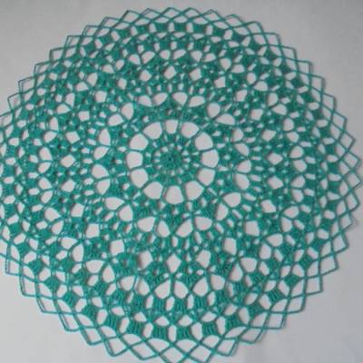 Ein Hauch von Frühling-frisch und fröhlich-Häkeldeckchen aus türkisem Baumwollgarn