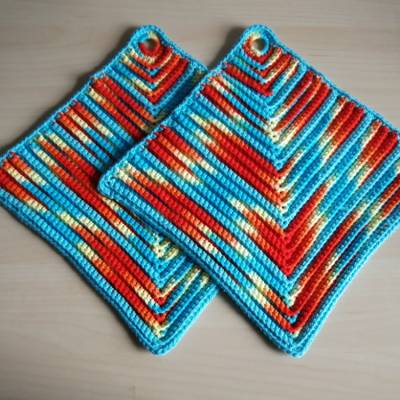 gehäkelte Topflappen 2er Set aus Baumwolle, gerippt in Türkisblau-Orangerot-Gelb, 22 x 22 cm