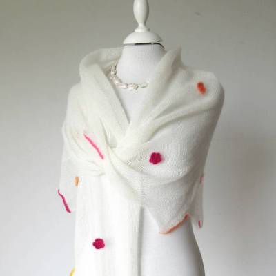 Xl Schultertuch aus Kid-Mohair mit Blümchen Dekor, leichtes Dreieckstuch handgefertigt, Triangel Stola mit Zackenrand