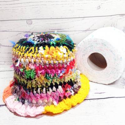 Klopapierhut, Happy Hippie, bunte Reste, gehäkelt
