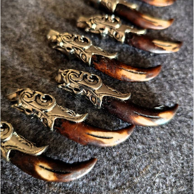 Anhänger, Schmuckanhänger, verziertes Horn, Zahn