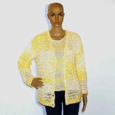Damen Sommer-Set bestehend aus Jacke mit Pullover.