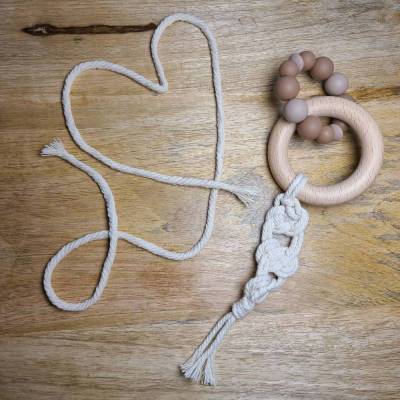 Baby Greifling Makramee mit Holzring und Silikonring Erdtöne