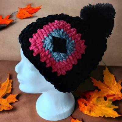 Kuschelige Mütze, gehäkelte Handarbeit