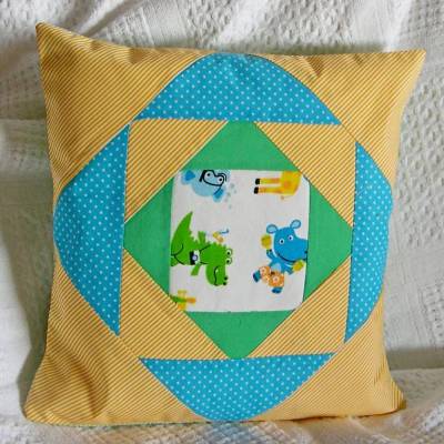 Patchwork-Kissenhülle Nilpferd türkis – Kissenbezug 40x40 cm fürs Kinderzimmer, Geschenk Einschulung, Dekokissen exotisch