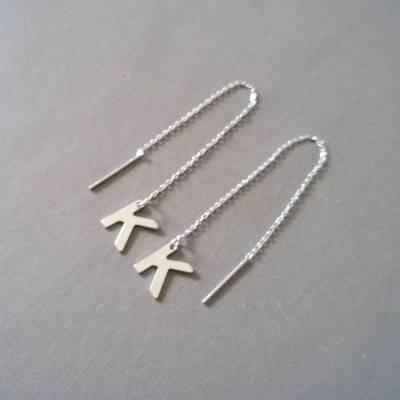  Durchziehohrringe, Fädelohrringe  mit einer Buchstabe Edelstahlohrringe, hypoallergene Ohrringe