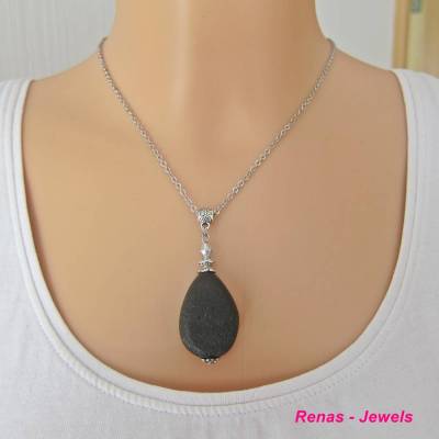 Kurze Edelsteinkette mit Lava Perle Anhänger – Schwarz Silberfarben Lavakette