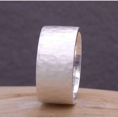 Silberring mit Hammerschlag 