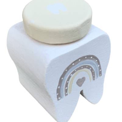 Personalisierte Milchzahndose Holz Zahnform Regenbogen Stern mit Name – Geschenkidee