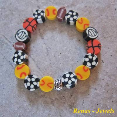 Kinderarmband Ballsport – Buntes Polymer Clay Armband mit Fußball, Basketball, Tennis & Football für Jungen