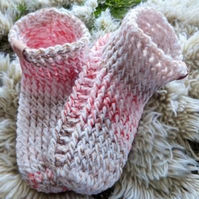 Kuschelige Gammlos/ Hüttenschuhe, gehäkelt, Handarbeit