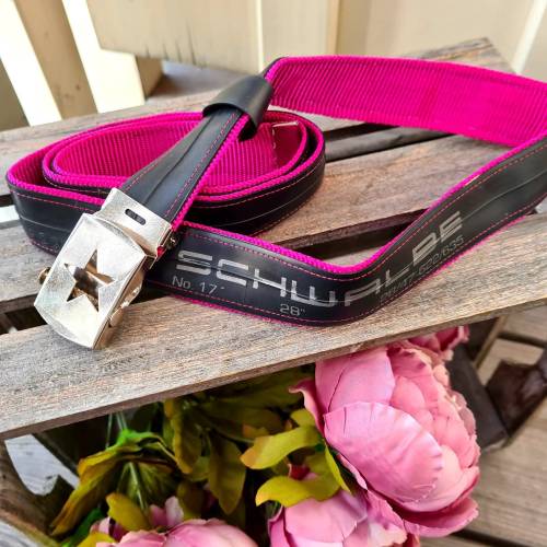 Gürtel pink upcycle Fahrradschlauch Recyclet Fahrradgürtel Gürtelschnalle Bike Geschenk Geschenkidee Outdoor Berge Damen