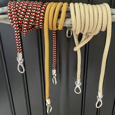 Taschengurte aus Segelseil in den Farben Rot Mix, Cognac und Sand mit silberfarbenen Karabinern