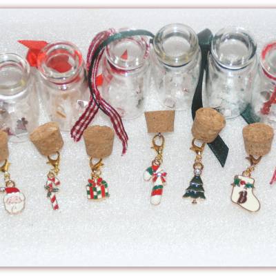 kleine Geschenke Weihnachten im Glas, Anhänger im Gläschen, Geschenk im Fläschchen, Flaschenpost