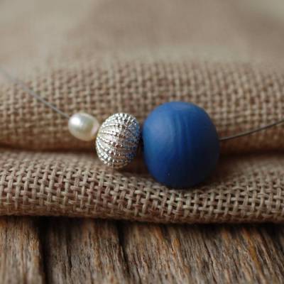Edelstahl-Collier mit blauer Keramik, Silber und Süßwasserperle
