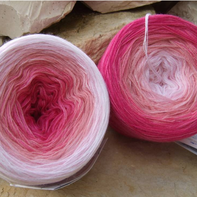 100% Schurwolle Merino extrafein Bobbel gefachter Farbverlauf Wolke 7 rosarote Brille 3-fädig