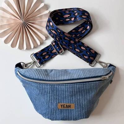 JEANSBLAU Crossbodybag aus Breitcord Hüfttasche mit Wechselgurt im LEOlook  von zimtblüte