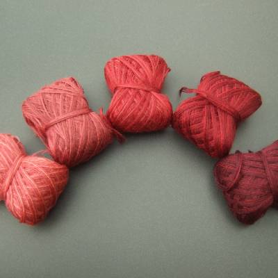 100% Schurwolle Merino extrafein Bobbel Mini Wolke 7 matte Rottöne 4-fädig 5x 50m Lauflänge