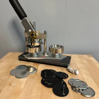 Button-Maschine für Buttons & Magnete im Verleih