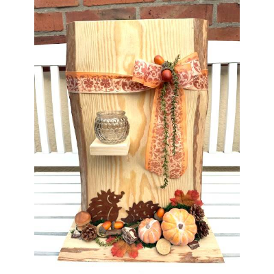 Holzstele, Holzsäule, Herbstdeko, Igel mit Kürbissen, Schwartenbrett