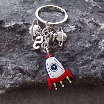 Personalisierbarer Schlüsselanhänger Weltall – Astronaut, Roboter, Rakete, Ufo & Planet, versilbert