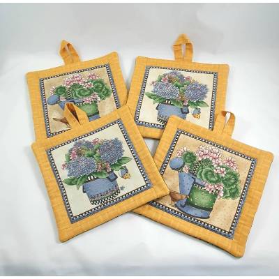 4 Topflappen, genäht, mit Blumenmuster