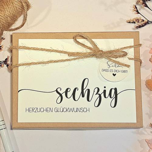 Geldgeschenk zum 60. Geburtstag – Personalisierte Geschenkbox mit Glückwunschkarte & Baumwollsäckchen