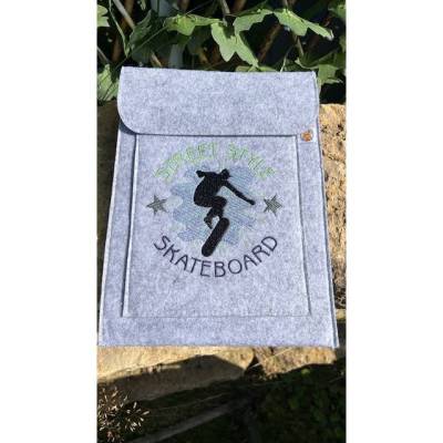Sehr schöne bestickte Büchertasche Tablet Tasche Filz hellgrau Buch Bücher Skater