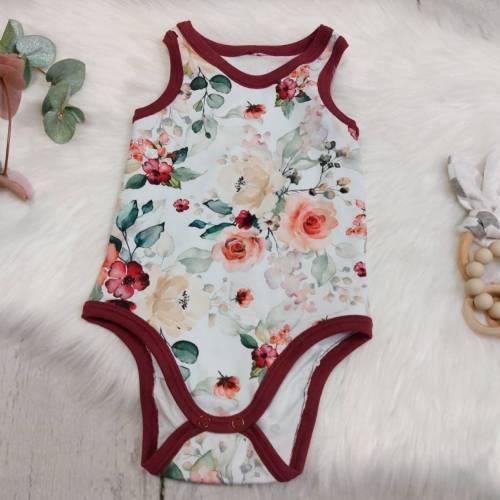 Ärmellöser Body, romantische Rosen bordeaux, Gr. 50-110