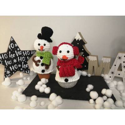 Schneemann Weihnachts Eierwärmer gehäkelt zur Dekoration oder als Geschenk