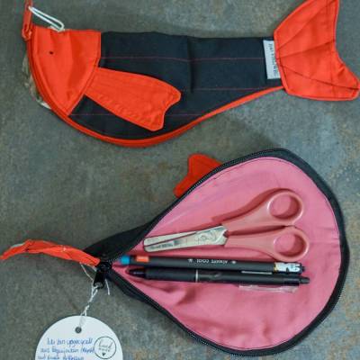 Originelles Mäppchen in Fisch Form Upgecycelt aus Regenjacken