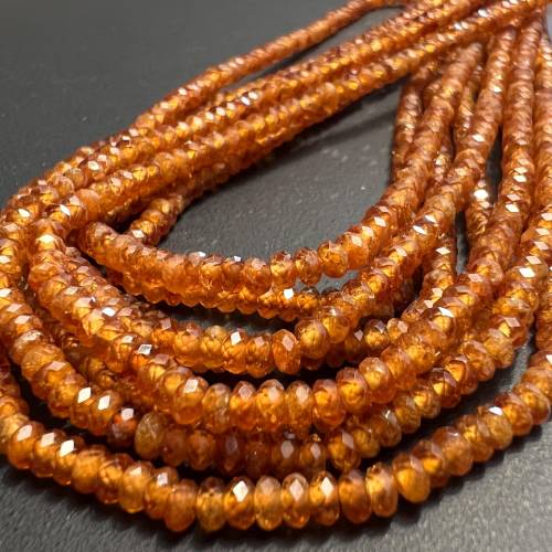 Hessonit / orangener Granat Strang, Knöpfe, facettiert, 3 mm - S55