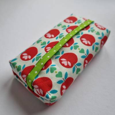 Taschentüchertasche "TaTüTa rot-weiß Äpfel" aus Baumwollstoff genäht, von he-ART by helen hesse