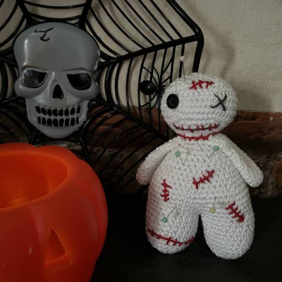 Voodoopuppe zu Halloween Häkelanleitung in Deutsch