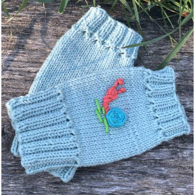 Geschenkidee Für Kinder: Strick Handstulpen Armstulpen mit Daumenloch Pulswärmer für Kinder Stickerei individuell und ausgefallen