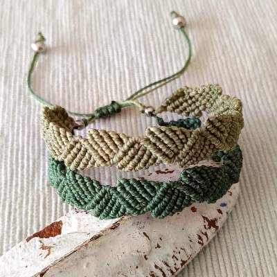 lässiges Makramee Armband 2in1 in zwei verschiedenen Grüntönen