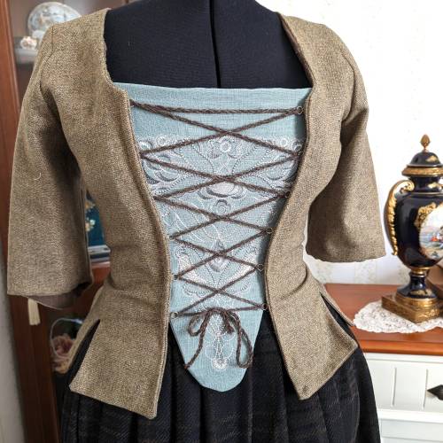 Stecker / Stomacher Leinen bestickt jadegrün mit Silberstickerei