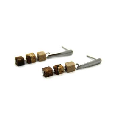Bilderjaspis-Würfel-Edelstahlohrstecker in marmorierten Braunnuancen mit Silber-Elementen, eingehängtes Element