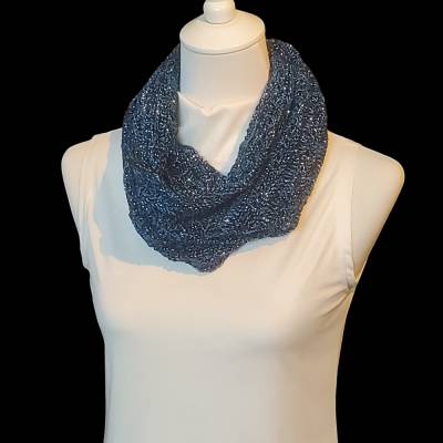 Schöner, leichter Schlauchschal gehäkelt