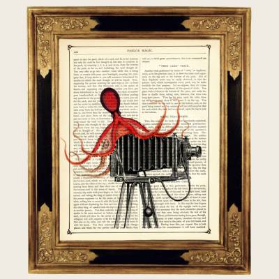 Oktopus Fotokamera Kunstdruck Kraken Fotoapparat Tentakeln Poster - Steampunk Druck antiker viktorianischer Buchseite