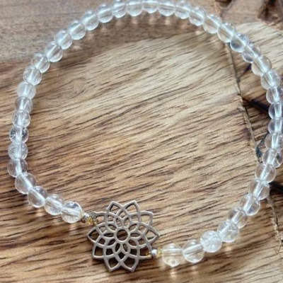 Handgefertigtes Armband aus Bergkristall mit silbernem Kronen-Chakra
