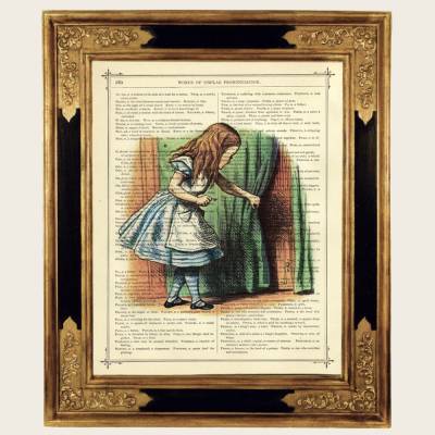 Alice im Wunderland Die Tür Vorhang Light Academia Cottagecore - Kunstdruck auf viktorianischer Buchseite Poster