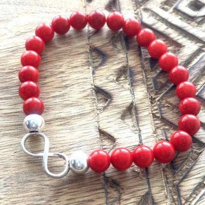 Neverending Armband aus gefärbter Bambuskoralle mit 925 Silber Unendlichkeitszeichen