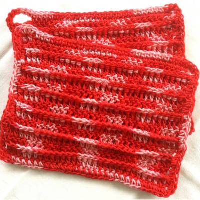 Topflappen in rot und rosa handgehäkelt von Hobbyhaus