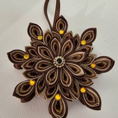 Handgefertigter Weihnachtsstern in Braun-Gold, Durchmesser ca. 10-11 cm