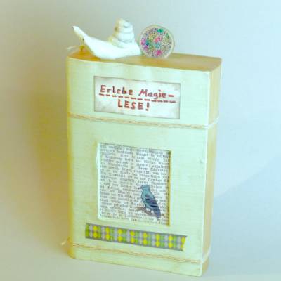 Erlebe Magie - lese!  - ein Objekt aus einem Taschenbuch - ein tolles Einzelstück für Leseratten und Buchliebhaber